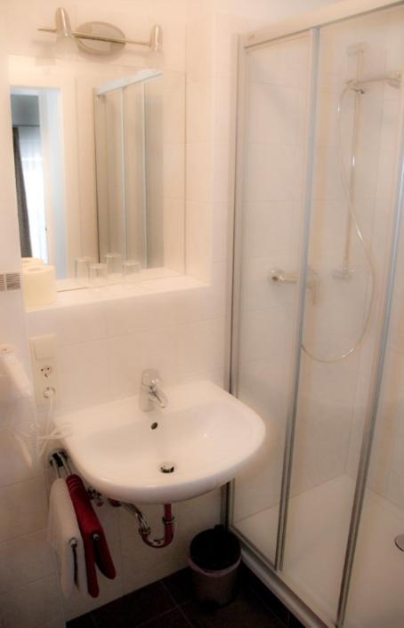 Pension Dorfplatzl Fusch an der Grossglocknerstrasse Kamer foto